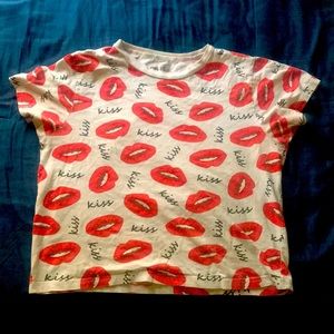 cropped kiss shirt